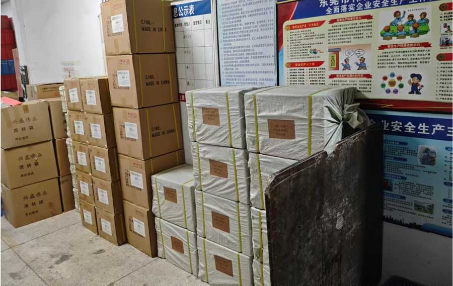 Pesanan Melambung! Pembuatan Hadiah Dongguan Yijiaxin Memulakan Penghantaran Pukal Siri Botol Pasir Hisap
